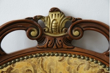 中古　美品　高級輸入家具エクセレンテ取り扱い　ウォールナットXゴールド　バロッコ(バロック)　繊細な彫刻が施された装飾が優雅な雰囲気を醸し出すアームチェア2脚　セット定価2脚で約24万5千円　(R-085727)