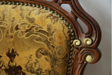 中古　美品　高級輸入家具エクセレンテ取り扱い　ウォールナットXゴールド　バロッコ(バロック)　繊細な彫刻が施された装飾が優雅な雰囲気を醸し出すアームチェア2脚　セット定価2脚で約24万5千円　(R-085727)