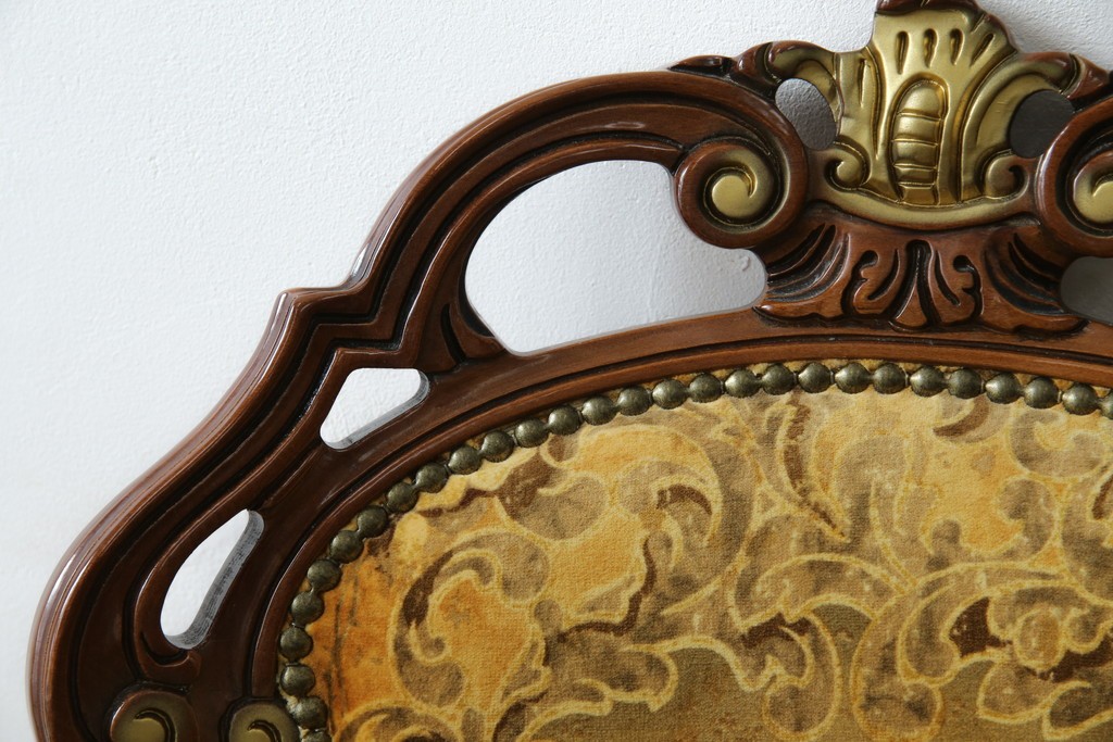 中古　美品　高級輸入家具エクセレンテ取り扱い　ウォールナットXゴールド　バロッコ(バロック)　繊細な彫刻が施された装飾が優雅な雰囲気を醸し出すアームチェア2脚　セット定価2脚で約24万5千円　(R-085727)