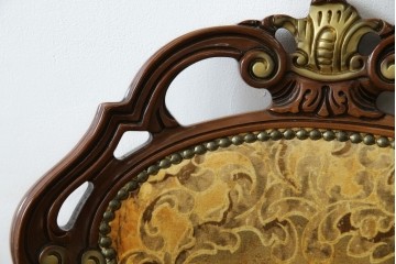 中古　美品　高級輸入家具エクセレンテ取り扱い　ウォールナットXゴールド　バロッコ(バロック)　繊細な彫刻が施された装飾が優雅な雰囲気を醸し出すアームチェア2脚　セット定価2脚で約24万5千円　(R-085727)