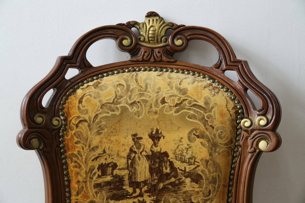 中古　美品　高級輸入家具エクセレンテ取り扱い　ウォールナットXゴールド　バロッコ(バロック)　繊細な彫刻が施された装飾が優雅な雰囲気を醸し出すアームチェア2脚　セット定価2脚で約24万5千円　(R-085727)