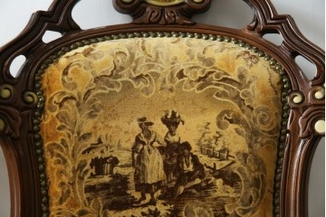 中古　美品　高級輸入家具エクセレンテ取り扱い　ウォールナットXゴールド　バロッコ(バロック)　繊細な彫刻が施された装飾が優雅な雰囲気を醸し出すアームチェア2脚　セット定価2脚で約24万5千円　(R-085727)