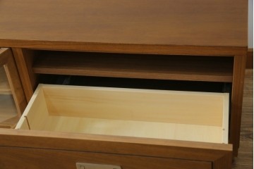 中古　美品　カリモク家具(karimoku)　domani(ドマーニ)　Morganton(モーガントン)　直線的なデザインとメタリックな引手が上品なテレビボード　定価約53万円　(R-085729)