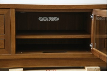 中古　美品　カリモク家具(karimoku)　domani(ドマーニ)　Morganton(モーガントン)　直線的なデザインとメタリックな引手が上品なテレビボード　定価約53万円　(R-085729)