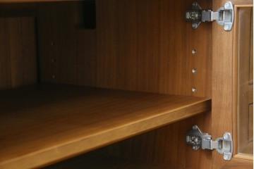 中古　美品　カリモク家具(karimoku)　domani(ドマーニ)　Morganton(モーガントン)　直線的なデザインとメタリックな引手が上品なテレビボード　定価約53万円　(R-085729)