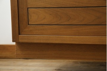 中古　美品　カリモク家具(karimoku)　domani(ドマーニ)　Morganton(モーガントン)　直線的なデザインとメタリックな引手が上品なテレビボード　定価約53万円　(R-085729)