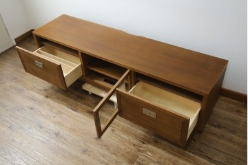中古　美品　カリモク家具(karimoku)　domani(ドマーニ)　Morganton(モーガントン)　直線的なデザインとメタリックな引手が上品なテレビボード　定価約53万円　(R-085729)