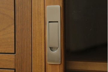 中古　美品　カリモク家具(karimoku)　domani(ドマーニ)　Morganton(モーガントン)　直線的なデザインとメタリックな引手が上品なテレビボード　定価約53万円　(R-085729)