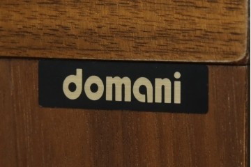 中古　美品　カリモク家具(karimoku)　domani(ドマーニ)　Morganton(モーガントン)　直線的なデザインとメタリックな引手が上品なテレビボード　定価約53万円　(R-085729)