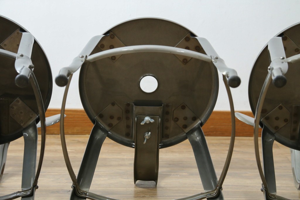 中古　美品　フランス　オールスチール製　Whale Tail(ホエールテイル・チェア)　工業用チェアの名作!　Nicolle Chair(ニコルチェア)4脚セット　定価(4脚合計)約23万円　(R-085731)