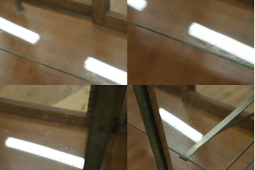 和製アンティーク　昭和レトロ　曲面ガラスが美しいタイル付きのL型ガラスケース　(R-085732)