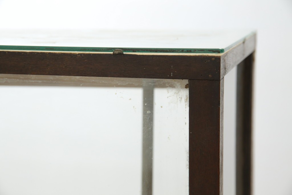 和製アンティーク　曲面ガラスが美しいタイル付きのL型ガラスケース　(R-085732)