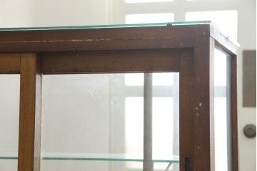 和製アンティーク　曲面ガラスが美しいタイル付きのL型ガラスケース　(R-085732)