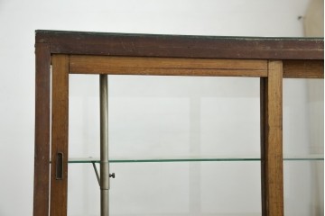 和製アンティーク　曲面ガラスが美しいタイル付きのL型ガラスケース　(R-085732)