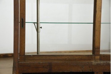 和製アンティーク　曲面ガラスが美しいタイル付きのL型ガラスケース　(R-085732)