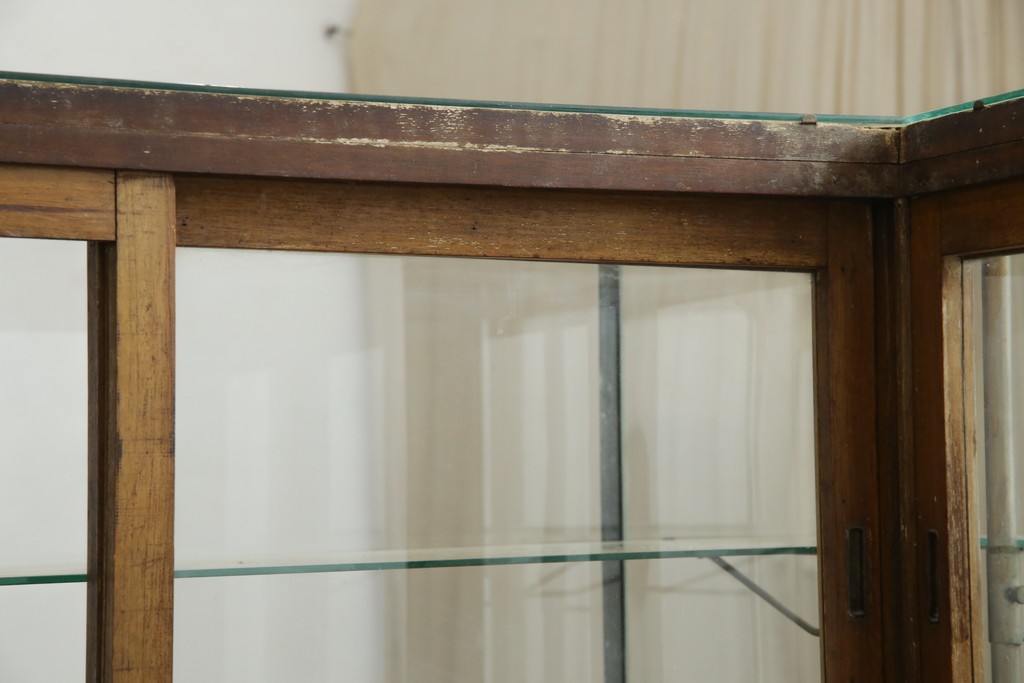 和製アンティーク　曲面ガラスが美しいタイル付きのL型ガラスケース　(R-085732)