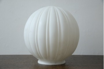 《引っ掛けシーリング式ペンダントライト加工費込み》　和製アンティーク　大正～昭和初期　縦溝の意匠が柔らかな陰影を描くペンダントライト　(R-085733)