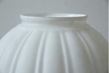 《引っ掛けシーリング式ペンダントライト加工費込み》　和製アンティーク　大正～昭和初期　縦溝の意匠が柔らかな陰影を描くペンダントライト　(R-085733)