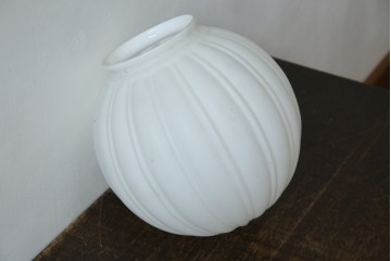 《引っ掛けシーリング式ペンダントライト加工費込み》　和製アンティーク　大正～昭和初期　縦溝の意匠が柔らかな陰影を描くペンダントライト　(R-085733)