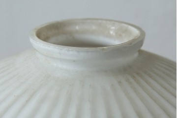 《引っ掛けシーリング式ペンダントライト加工費込み》　和製アンティーク　昭和初期　乳白ガラス　放射状のリブデザインが美しいペンダントライト　(R-085734)