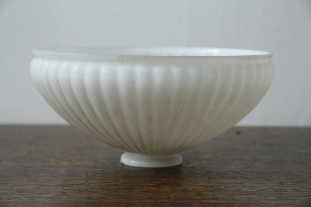 《引っ掛けシーリング式ペンダントライト加工費込み》　和製アンティーク　昭和初期　乳白ガラス　放射状のリブデザインが美しいペンダントライト　(R-085734)