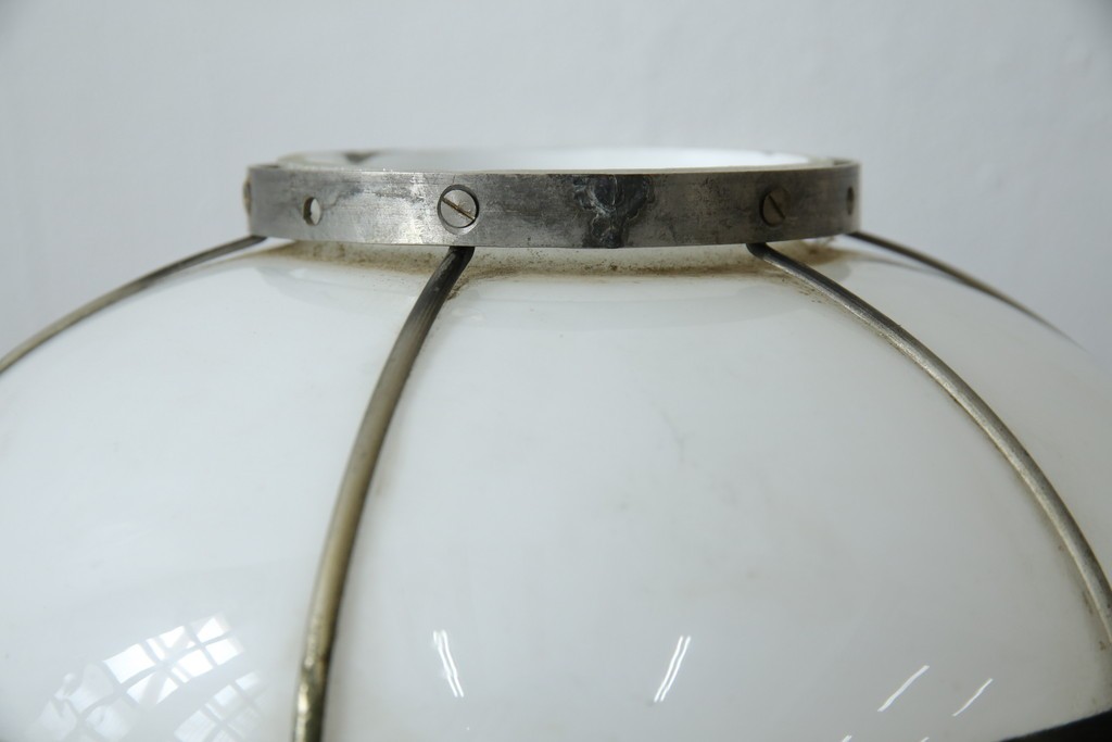 《引っ掛けシーリング式ペンダントライト加工費込み》　和製アンティーク　昭和初期　乳白ガラスに真鍮フレームと房飾りが映えるペンダントライト　(R-085737)