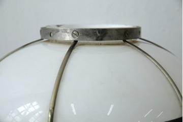 《引っ掛けシーリング式ペンダントライト加工費込み》　和製アンティーク　昭和初期　乳白ガラスに真鍮フレームと房飾りが映えるペンダントライト　(R-085737)