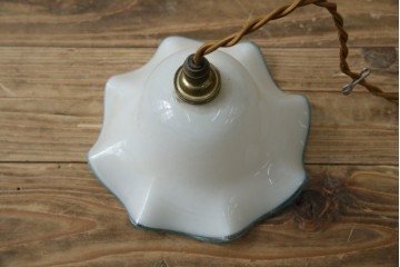 イギリスヴィンテージ　青縁フリルシェードのペンダントライト　(R-085738)