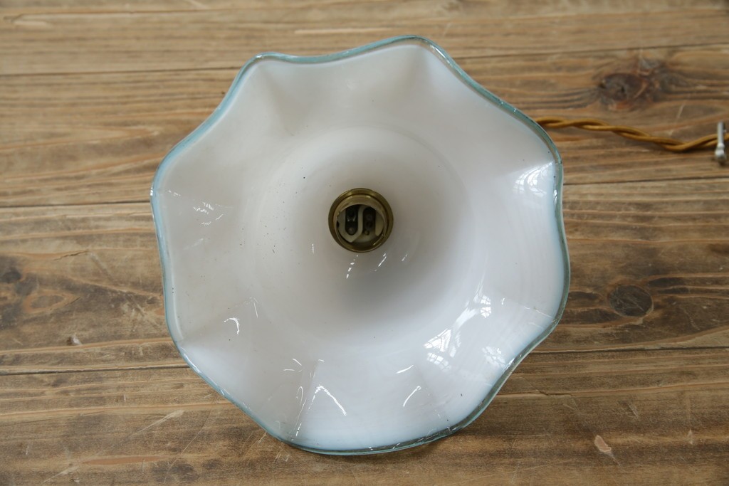 イギリスヴィンテージ　青縁フリルシェードのペンダントライト　(R-085738)