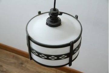 和製アンティーク　真鍮飾りの透かし模様がアクセントのペンダントライト　(R-085739)