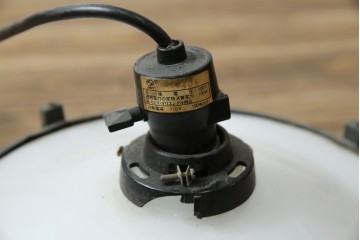 和製アンティーク　真鍮飾りの透かし模様がアクセントのペンダントライト　(R-085739)