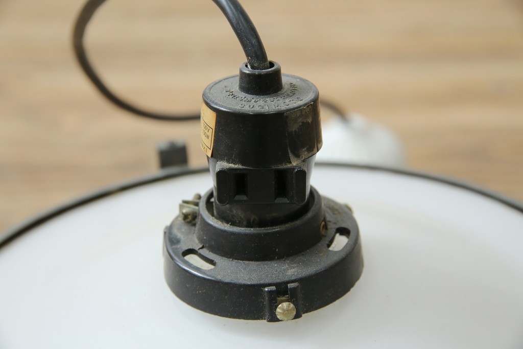 和製アンティーク　真鍮飾りの透かし模様がアクセントのペンダントライト　(R-085739)