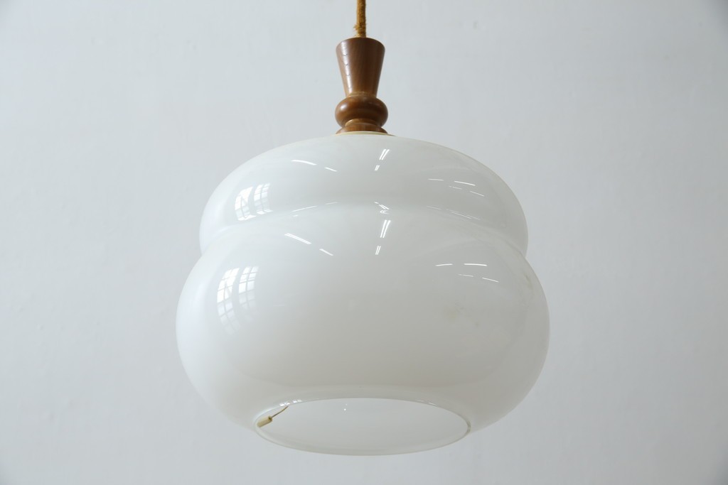デンマークヴィンテージ　特大!!　チーク材の飾りとふくよかなフォルムが魅力のペンダントライト　(R-085740)