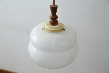 デンマークヴィンテージ　特大!!　チーク材の飾りとふくよかなフォルムが魅力のペンダントライト　(R-085740)