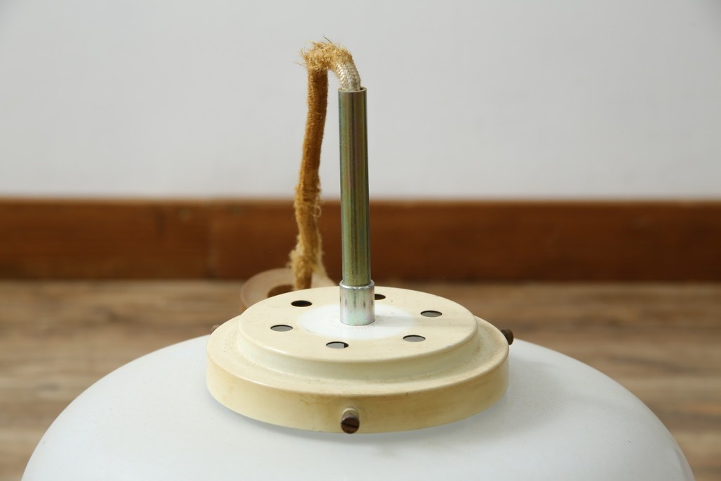 デンマークヴィンテージ　特大!!　チーク材の飾りとふくよかなフォルムが魅力のペンダントライト　(R-085740)