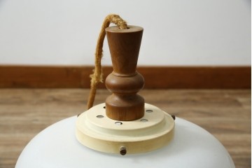 デンマークヴィンテージ　特大!!　チーク材の飾りとふくよかなフォルムが魅力のペンダントライト　(R-085740)