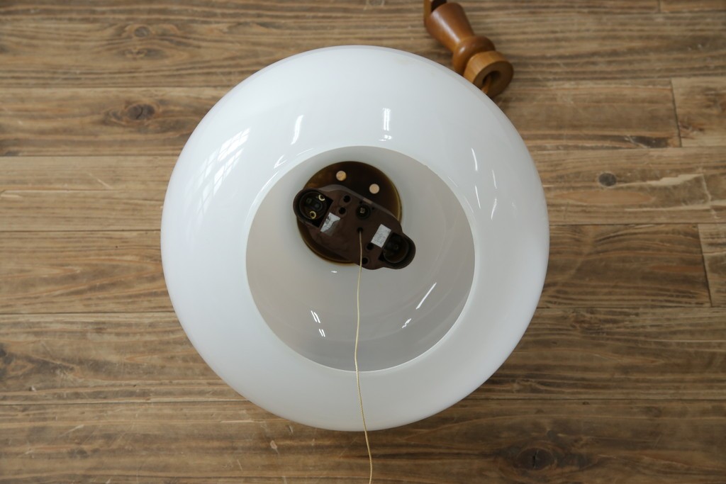 デンマークヴィンテージ　特大!!　チーク材の飾りとふくよかなフォルムが魅力のペンダントライト　(R-085740)