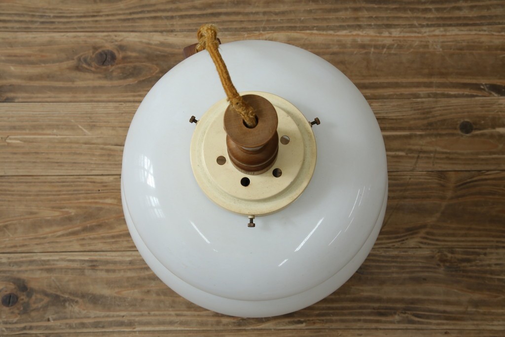 デンマークヴィンテージ　特大!!　チーク材の飾りとふくよかなフォルムが魅力のペンダントライト　(R-085740)