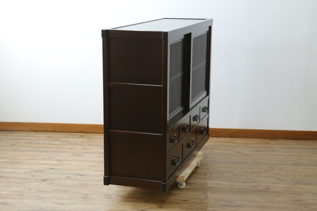 中古　美品　タモ材　落ち着いた佇まいで空間に取り入れやすい水屋箪笥　(R-085741)