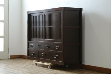 中古　美品　タモ材　落ち着いた佇まいで空間に取り入れやすい水屋箪笥　(R-085741)