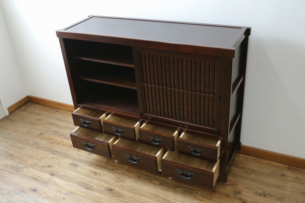 中古　美品　タモ材　落ち着いた佇まいで空間に取り入れやすい水屋箪笥　(R-085741)