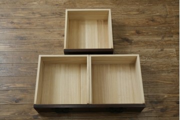 中古　美品　タモ材　落ち着いた佇まいで空間に取り入れやすい水屋箪笥　(R-085741)