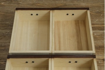 中古　美品　タモ材　落ち着いた佇まいで空間に取り入れやすい水屋箪笥　(R-085741)