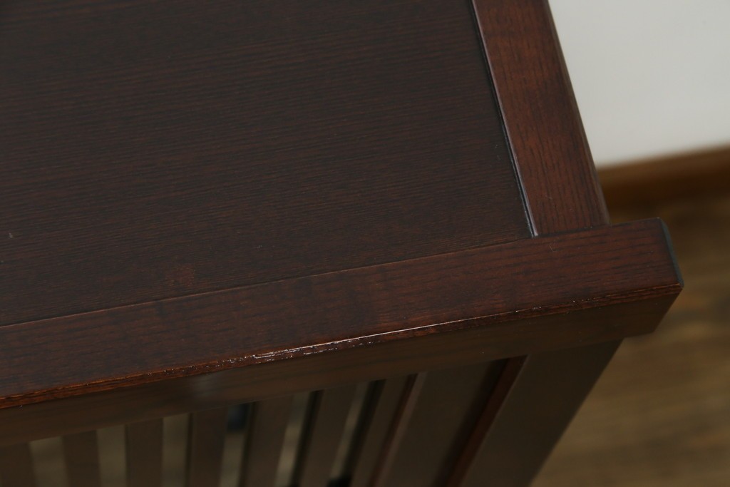 中古　美品　タモ材　落ち着いた佇まいで空間に取り入れやすい水屋箪笥　(R-085741)