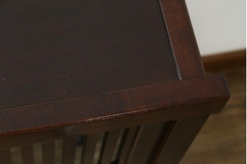 中古　美品　タモ材　落ち着いた佇まいで空間に取り入れやすい水屋箪笥　(R-085741)