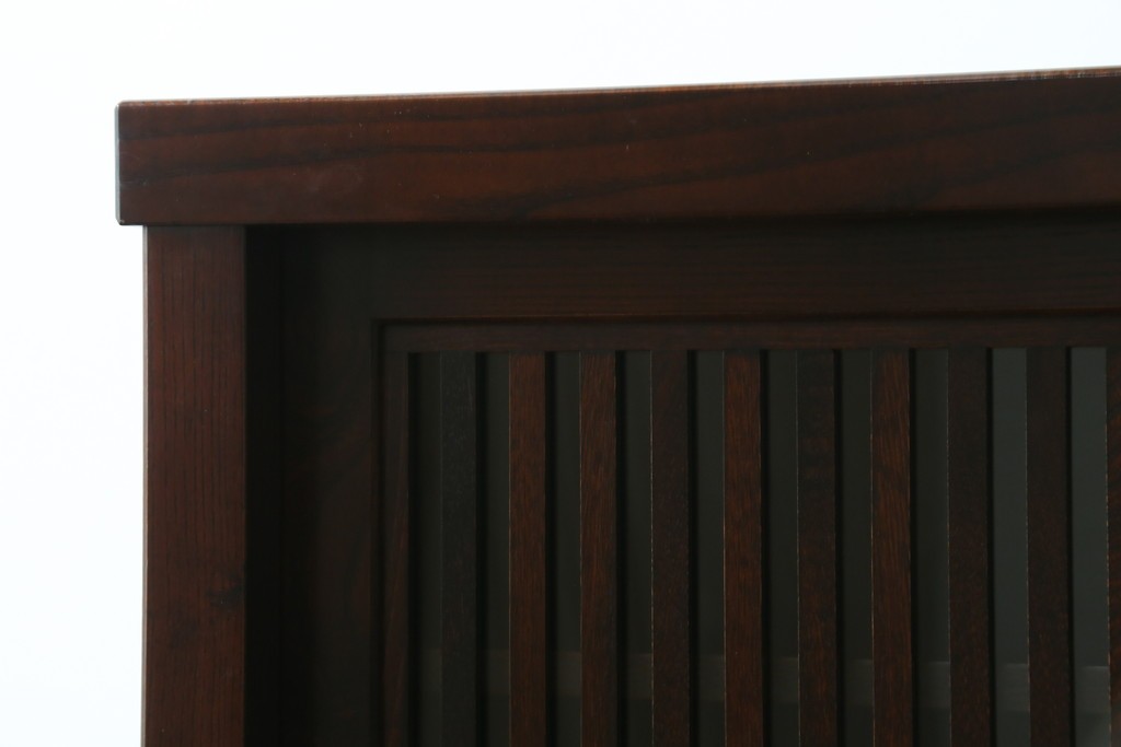 中古　美品　タモ材　落ち着いた佇まいで空間に取り入れやすい水屋箪笥　(R-085741)