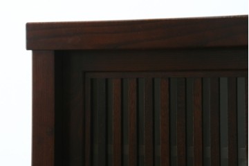 中古　美品　タモ材　落ち着いた佇まいで空間に取り入れやすい水屋箪笥　(R-085741)