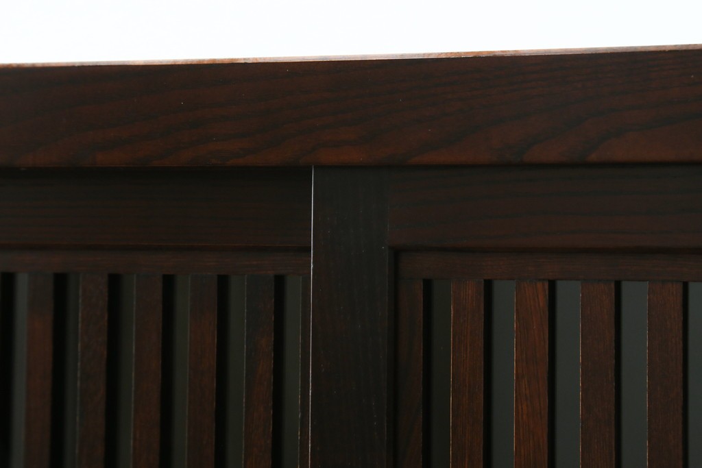 中古　美品　タモ材　落ち着いた佇まいで空間に取り入れやすい水屋箪笥　(R-085741)