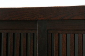 中古　美品　タモ材　落ち着いた佇まいで空間に取り入れやすい水屋箪笥　(R-085741)