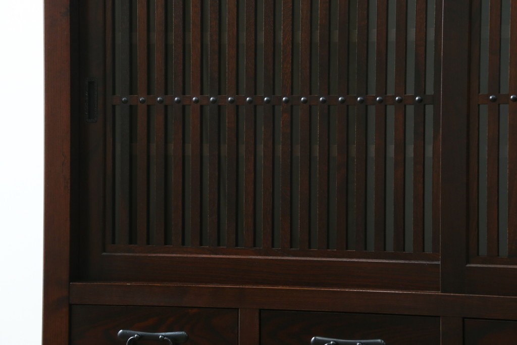 中古　美品　タモ材　落ち着いた佇まいで空間に取り入れやすい水屋箪笥　(R-085741)